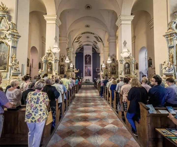 Opuszczenie mszy – kiedy to grzech ciężki? Kościół wyjaśnia